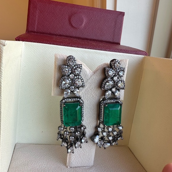 Indian Green antique stone earring - Picture 3 of 4